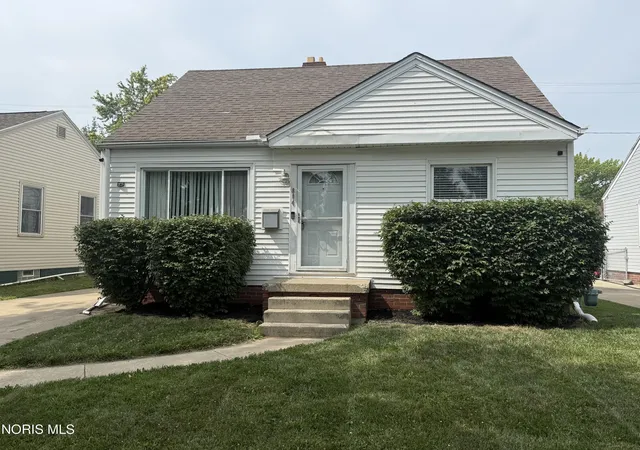 Photo 2 of Sale Pending at 804 Southover Rd, Toledo, OH 43612 | MLS# 10010589 | Listing updated on 2026-08-17