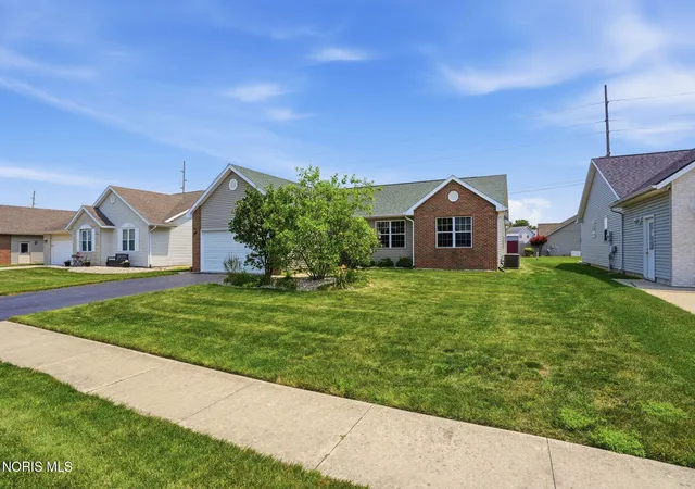 Photo 2 of Single family home for sale at 843 Tarra Oaks Dr, Findlay, OH 45840 | MLS# 10010558 | Listing updated on 2026-07-17