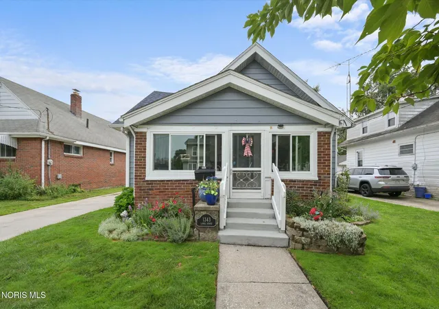 Photo 2 of Single family home for sale at 1343 Laurel Ave, Toledo, OH 43614 | MLS# 10010551 | Listing updated on 2026-08-31
