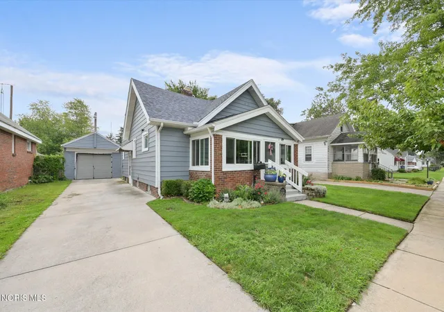Photo 3 of Single family home for sale at 1343 Laurel Ave, Toledo, OH 43614 | MLS# 10010551 | Listing updated on 2026-08-31
