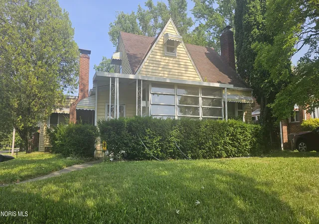 Photo 2 of Single family home for sale at 840 Clifton Blvd, Toledo, OH 43607 | MLS# 10010702 | Listing updated on 2026-09-04