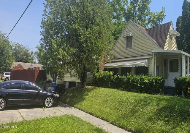 Photo 3 of Single family home for sale at 840 Clifton Blvd, Toledo, OH 43607 | MLS# 10010702 | Listing updated on 2026-09-04