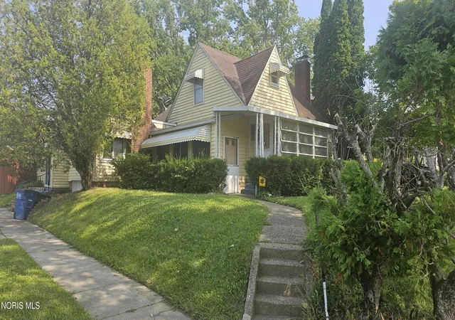 Photo 4 of Single family home for sale at 840 Clifton Blvd, Toledo, OH 43607 | MLS# 10010702 | Listing updated on 2026-09-04