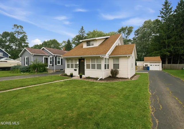 Photo 1 of Sale Pending at 103 Silver Maple Dr, Perrysburg, OH 43551 | MLS# 10010704 | Listing updated on 2026-09-11