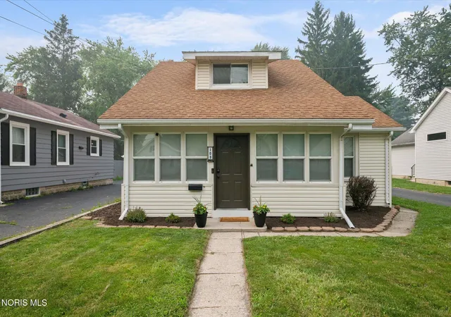 Photo 2 of Sale Pending at 103 Silver Maple Dr, Perrysburg, OH 43551 | MLS# 10010704 | Listing updated on 2026-09-11