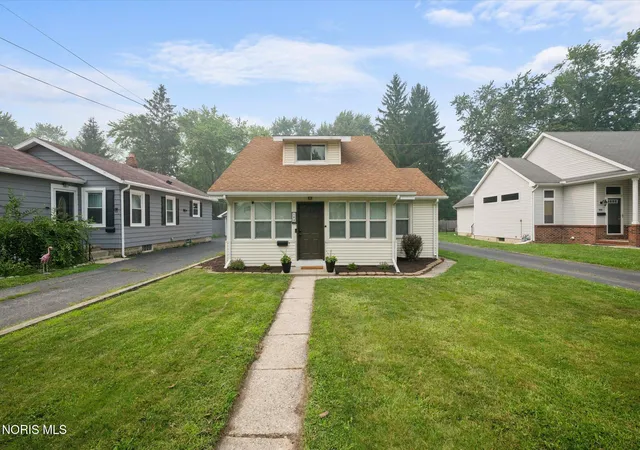 Photo 3 of Sale Pending at 103 Silver Maple Dr, Perrysburg, OH 43551 | MLS# 10010704 | Listing updated on 2026-09-11