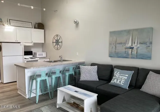 Listing Photo 4 - Condo for sale in building located at 6342 N Harris Harbor Dr, Oak Harbor, OH 43449