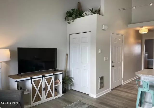 Listing Photo 5 - Condo for sale in building located at 6342 N Harris Harbor Dr, Oak Harbor, OH 43449