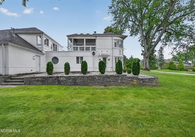 3rd image of 335 Riverside Dr, Rossford, OH 43460 | MLS# 10010592