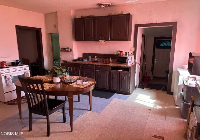 Photo 3 of Single family home for sale at 1624 Indiana Ave, Toledo, OH 43607 | MLS# 10010609 | Listing updated on 2026-08-01