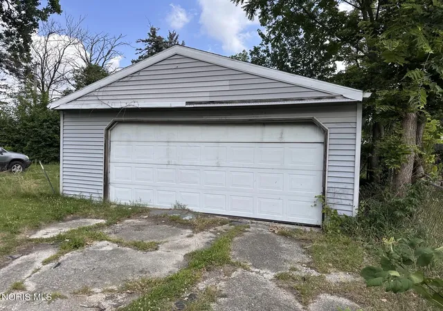 Photo 4 of Single family home for sale at 1624 Indiana Ave, Toledo, OH 43607 | MLS# 10010609 | Listing updated on 2026-08-01