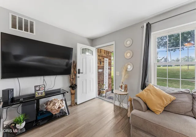 Photo 3 of Condo for sale at 5708 Bernath Ct, Toledo, OH 43615 | MLS# 10010613 | Listing updated on 2026-09-06