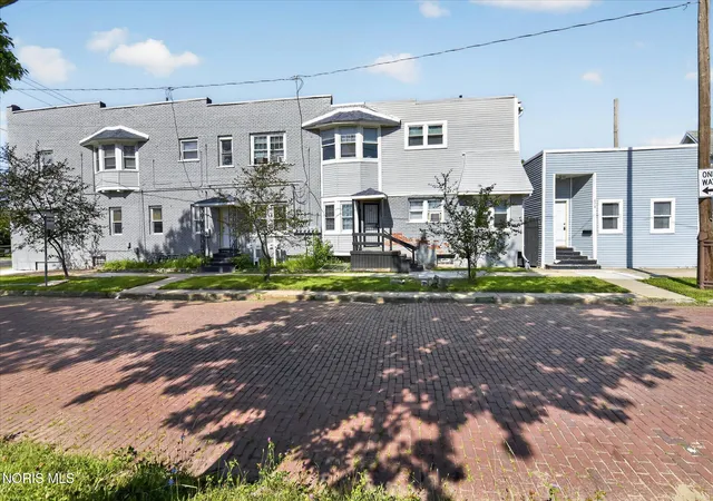 Listing Photo 3 - Condo for sale in building located at 1732 Arlington Ave, Toledo, OH 43609