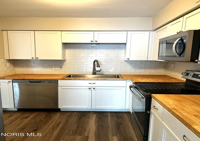 Listing Photo 4 - Condo for sale in building located at 2516 W Vlg Dr, Toledo, OH 43614