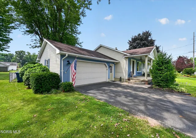 Photo 2 of Sale Pending at 309 W Cole Rd, Fremont, OH 43420 | MLS# 10010674 | Listing updated on 2026-08-26