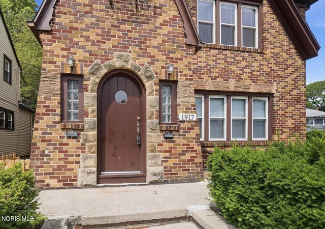 Listing Photo 4 - Condo for sale in building located at 1917 Wyndhurst Rd, Toledo, OH 43607