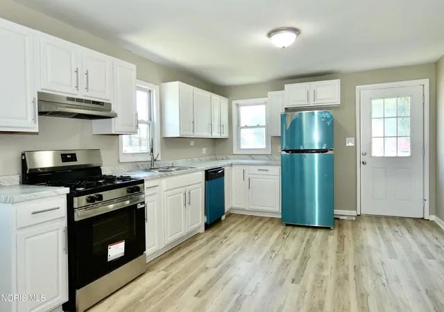 Photo 3 of Single family home for sale at 2163 Hoops Dr, Toledo, OH 43611 | MLS# 10010790 | Listing updated on 2026-08-27