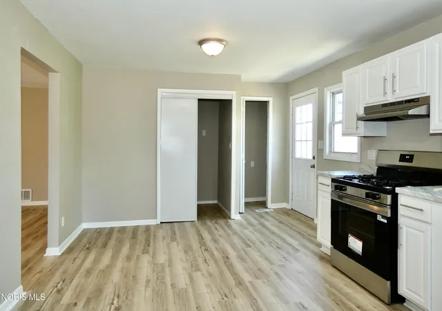 Photo 3 of Single family home for sale at 2163 Hoops Dr, Toledo, OH 43611 | MLS# 10010790 | Listing updated on 2026-08-27