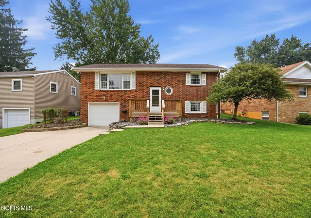 Photo 2 of Single family home for sale at 527 Sheffield Dr, Findlay, OH 45840 | MLS# 10010657 | Listing updated on 2026-08-31