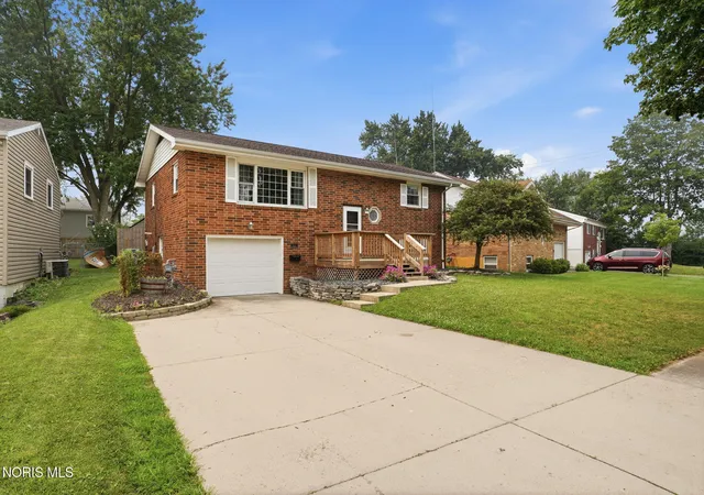 Photo 3 of Single family home for sale at 527 Sheffield Dr, Findlay, OH 45840 | MLS# 10010657 | Listing updated on 2026-08-31