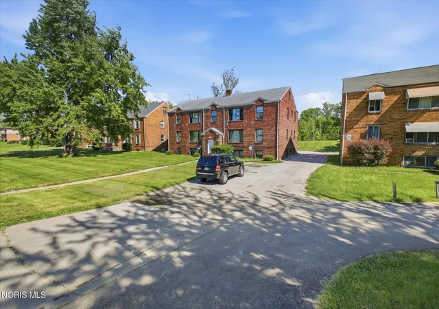 Listing Photo 3 - Condo for sale in building located at 1364 N Cvs Blvd, Toledo, OH 43606