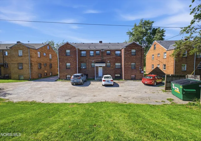 Listing Photo 5 - Condo for sale in building located at 1364 N Cvs Blvd, Toledo, OH 43606