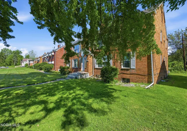 Photo 3 of Sale Pending at 1372 N Cove Blvd, Toledo, OH 43606 | MLS# 10012006 | Listing updated on 2026-09-27