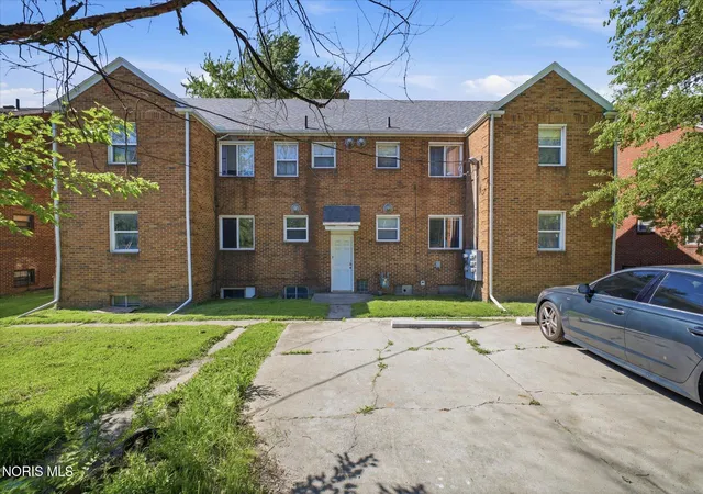 Photo 4 of Sale Pending at 1372 N Cove Blvd, Toledo, OH 43606 | MLS# 10012006 | Listing updated on 2026-09-27