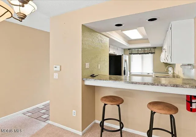Listing Photo 4 - Condo for sale in building located at 2552 Plum Leaf Ln, Toledo, OH 43614