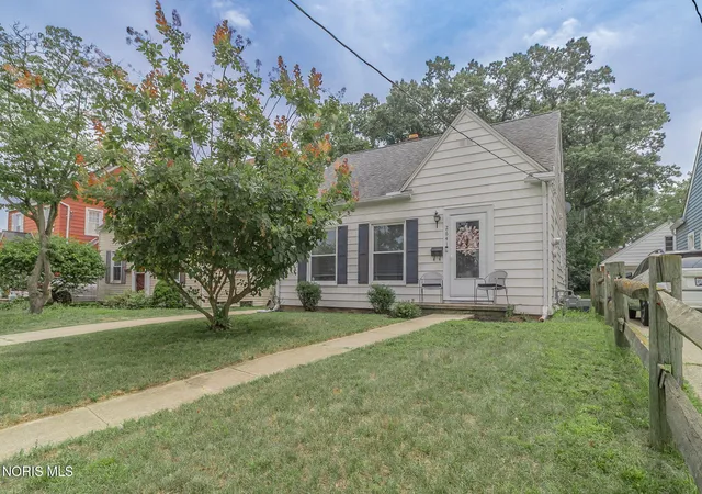 Photo 1 of Sale Pending at 2641 Gracewood Rd, Toledo, OH 43613 | MLS# 10010770 | Listing updated on 2026-09-03
