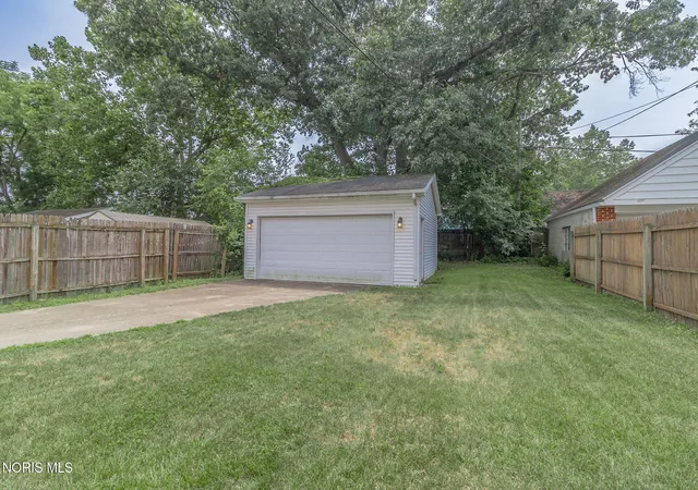 Photo 32 of Sale Pending at 2641 Gracewood Rd, Toledo, OH 43613 | MLS# 10010770 | Listing updated on 2026-09-03
