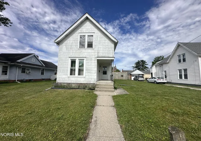 2nd image of 160 Oak St, Rossford, OH 43460 | MLS# 10010830