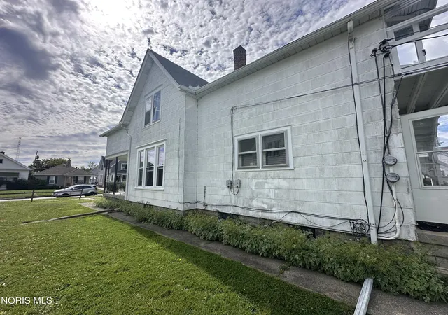 image of 160 Oak St, Rossford, OH 43460 | MLS# 10010830