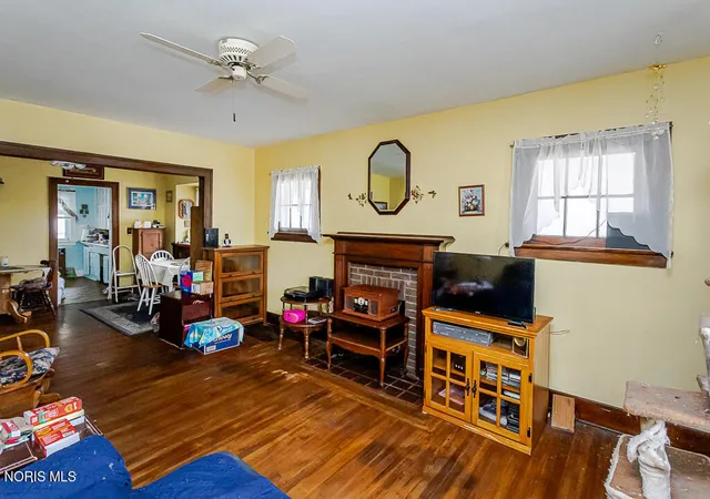 Photo 3 of Single family home for sale at 3863 Upton Ave, Toledo, OH 43613 | MLS# 10010938 | Listing updated on 2026-08-20