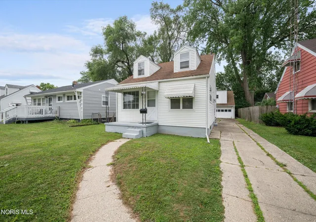 Photo 3 of Single family home for sale at 110 Orville Dr, Toledo, OH 43612 | MLS# 10010758 | Listing updated on 2026-08-27
