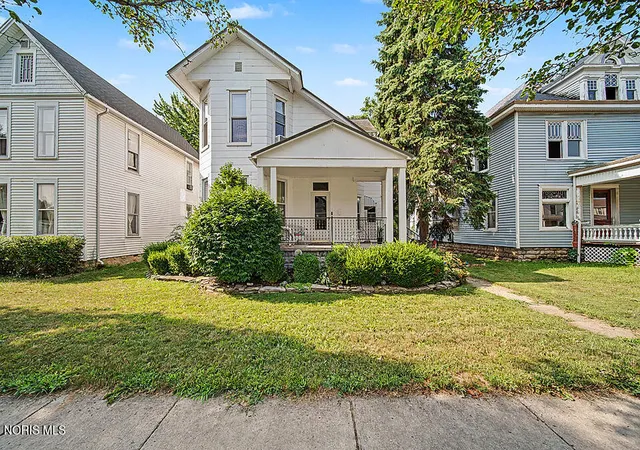 Photo 1 of Single family home for sale at 207 Center St, Findlay, OH 45840 | MLS# 10010855 | Listing updated on 2026-09-16