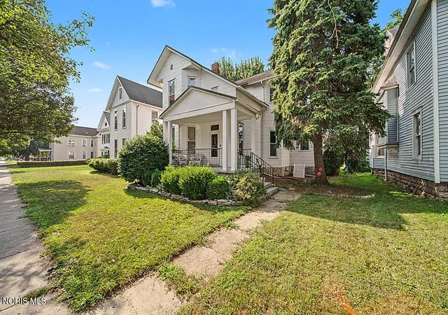 Photo 2 of Single family home for sale at 207 Center St, Findlay, OH 45840 | MLS# 10010855 | Listing updated on 2026-09-16