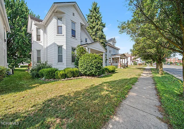 Photo 3 of Single family home for sale at 207 Center St, Findlay, OH 45840 | MLS# 10010855 | Listing updated on 2026-09-16