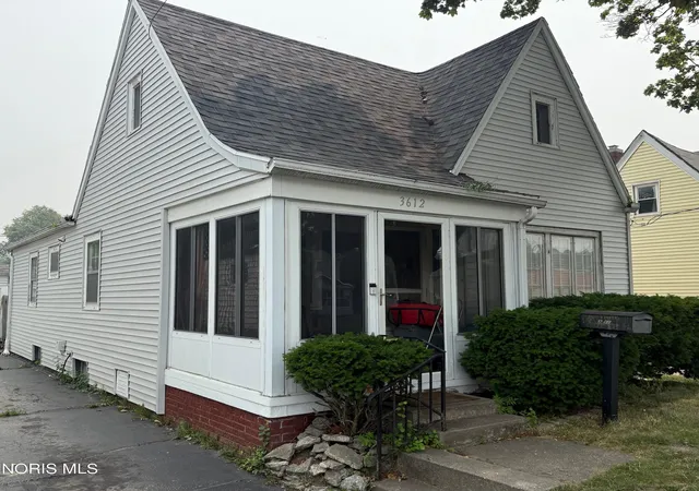 Photo 2 of Single family home for sale at 3612 Jackman Rd, Toledo, OH 43612 | MLS# 10010763 | Listing updated on 2026-07-20