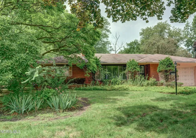 3rd image of 641 Mackow Dr, Toledo, OH 43607 | MLS# 10010766