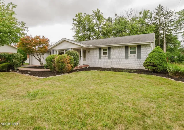 Photo 2 of Single family home for sale at 1309 Glen Meadow Dr, Findlay, OH 45840 | MLS# 10010809 | Listing updated on 2026-09-01