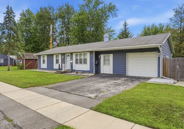 Photo 3 of Single family home for sale at 1720 Washington Ave, Findlay, OH 45840 | MLS# 10010792 | Listing updated on 2026-10-06