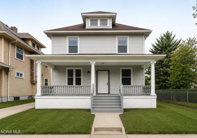 Photo 1 of Single family home for sale at 831 Oak St, Toledo, OH 43605 | MLS# 10010793 | Listing updated on 2026-07-30