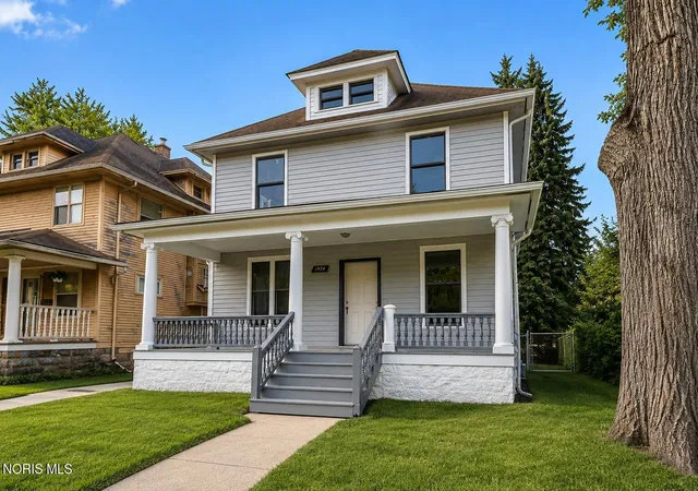 Photo 2 of Single family home for sale at 831 Oak St, Toledo, OH 43605 | MLS# 10010793 | Listing updated on 2026-07-30