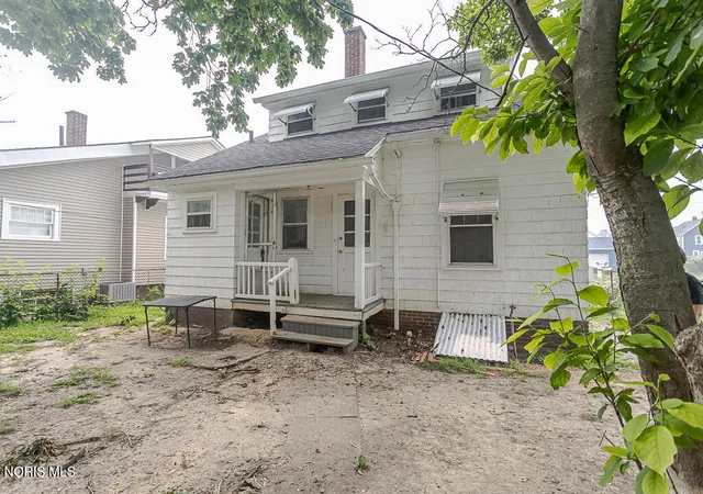 1st image of 423 Oak St, Toledo, OH 43605 | MLS# 10010773