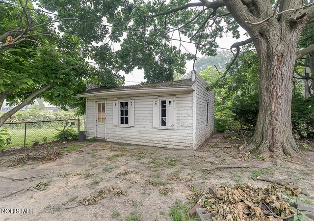 2nd image of 423 Oak St, Toledo, OH 43605 | MLS# 10010773