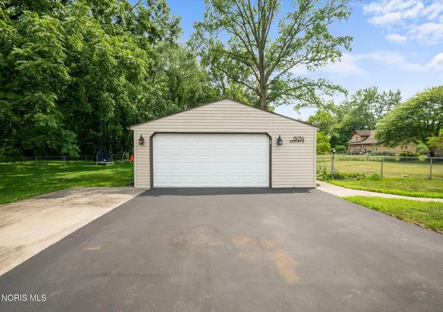 32nd image of 6034 Whiteford Rd, Sylvania, OH 43560 | MLS# 10010839