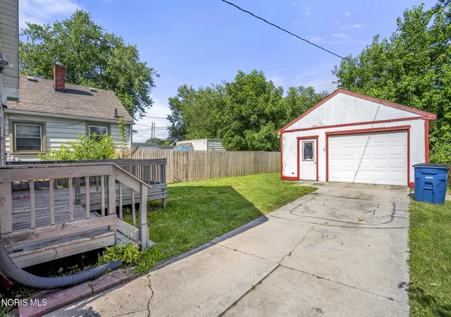 Photo 2 of Single family home for sale at 1027 Wright Ave, Toledo, OH 43609 | MLS# 10010966 | Listing updated on 2026-09-04