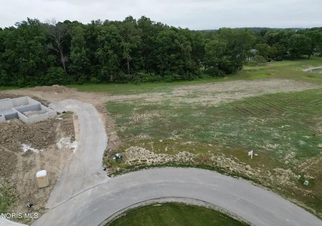 2nd image of 135 Coach House Loop, Bowling Green, OH 43402 | MLS# 10010837