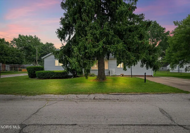 3rd image of 112 Warner St, Walbridge, OH 43465 | MLS# 10010860
